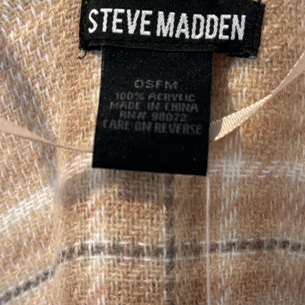 Steve Madden Tartan Ruana with Fringe. - Picture 4 of 6